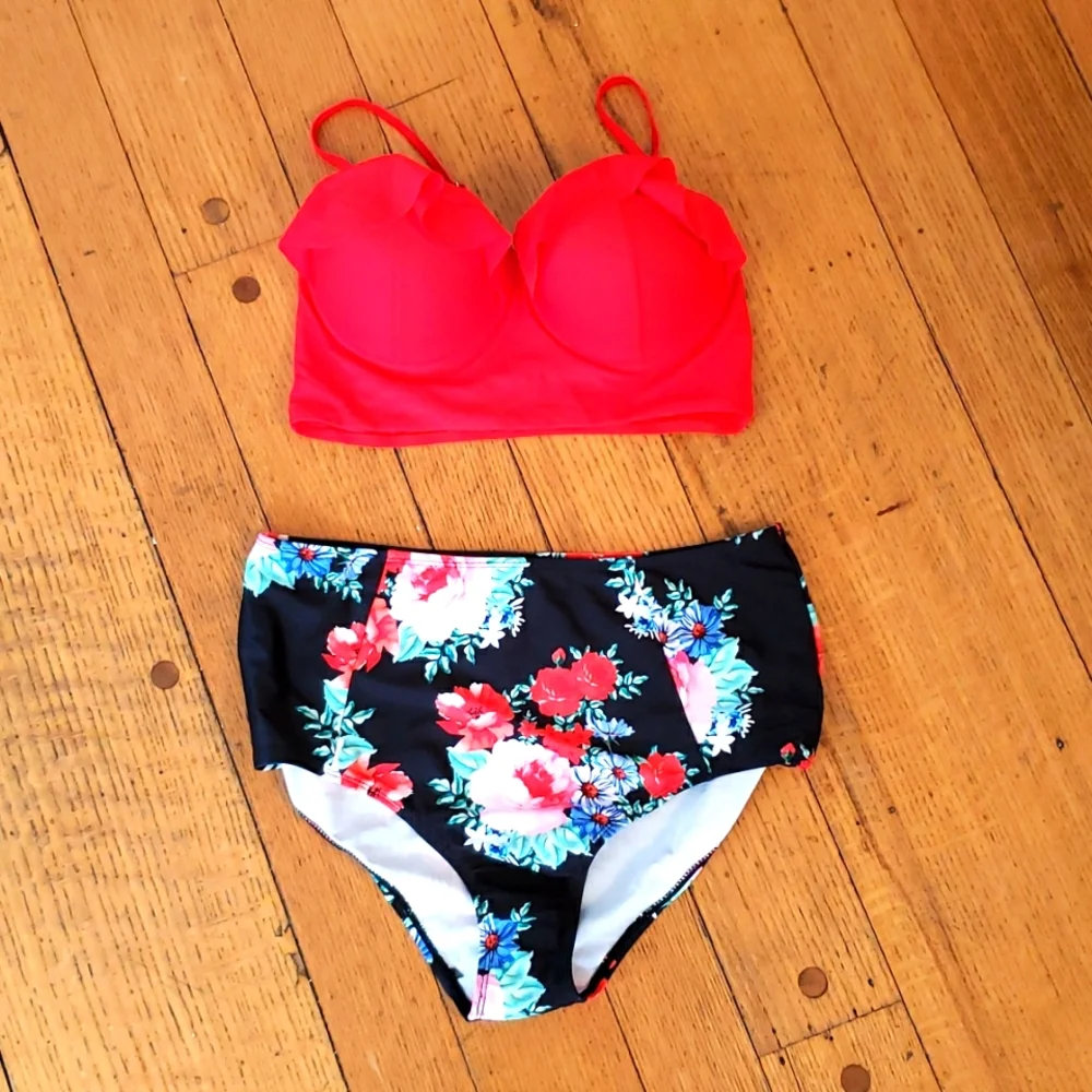 Bikini - Picture 1 of 2